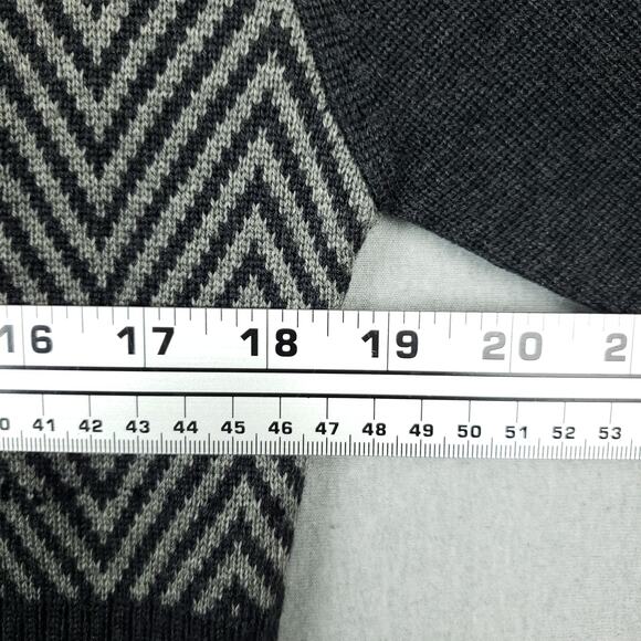 Saks Fifth Avenue Women's Cardigan Sweater Sz Medium 100% Super Fine Merino Wool - Picture 8 of 9